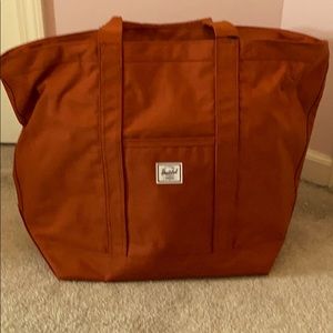 Herschel Bamfield Tote - Mid Volume